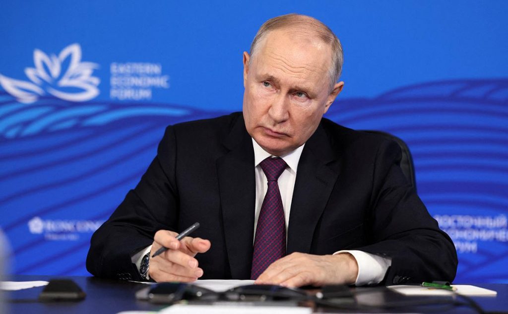 Путин готовится к прямой линии: что больше всего желают знать росияне