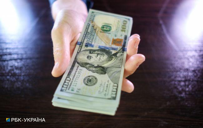 НБУ вперше підняв курс долара вище 38 гривень