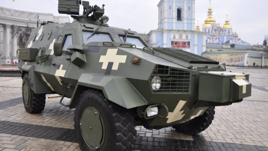 Оккупанты «оценят»: разведчики получили современные БТР «Дозор-Б» украинского производства
