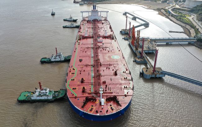 Санкції проти РФ: Емірати заборонили обслуговувати нафтові танкери під прапором Камеруну