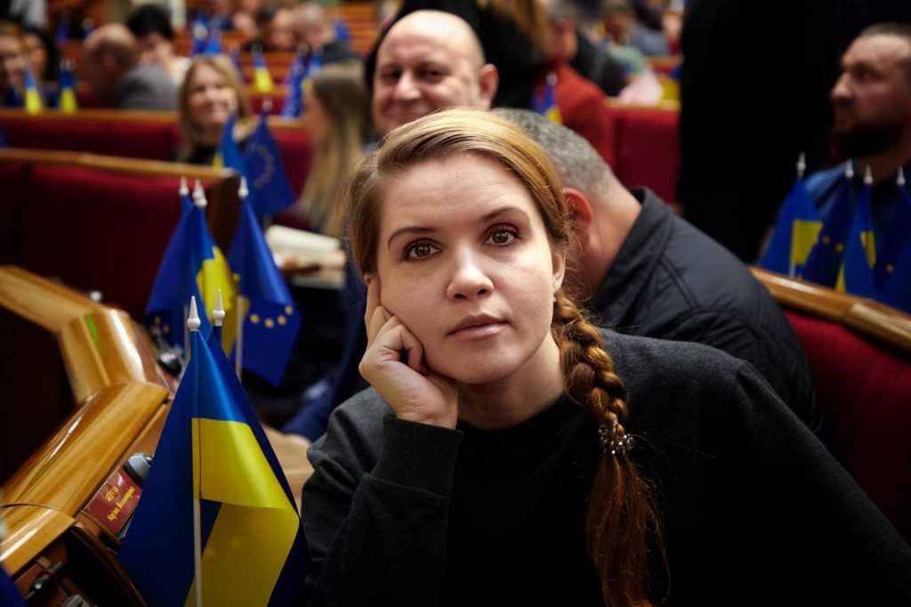Верховная Рада снова не смогла отправить Безуглую в отставку