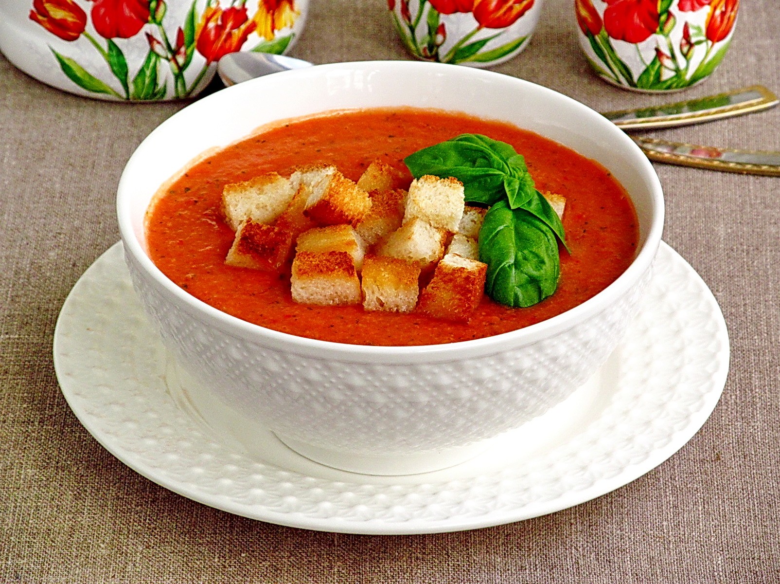 Как приготовить идеальный холодный суп для жарких дней: рецепт испанского гаспаччо