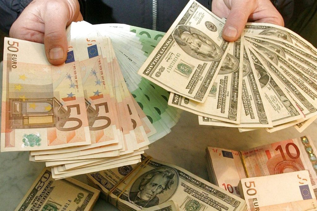 Курс валют на 27.09.2024: сколько стоят доллар, евро и злотый Курс валют