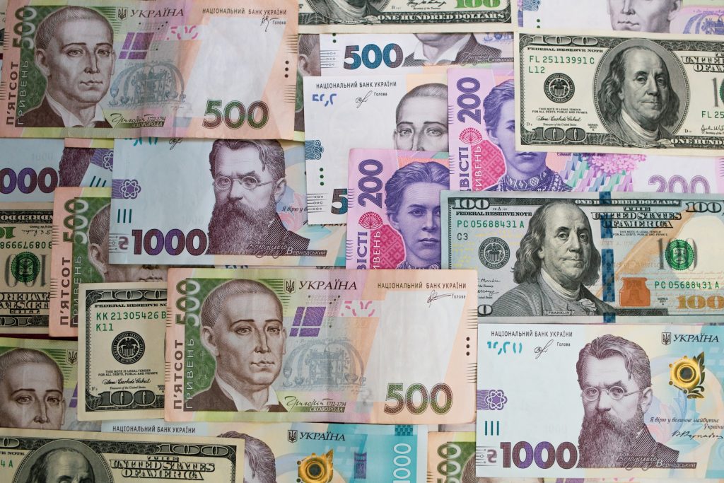 Курс валют на сегодня, 8 ноября: сколько стоят доллар, евро и злотый Курс валют