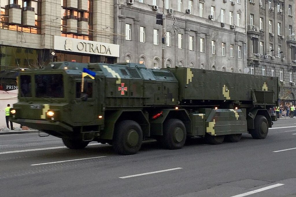 Швидша за звук і майже як "Іскандер": що відомо про українську балістичну ракету, яка йде у серію