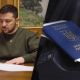 Зеленский подписал закон о множественном гражданстве: кто теперь сможет иметь два паспорта