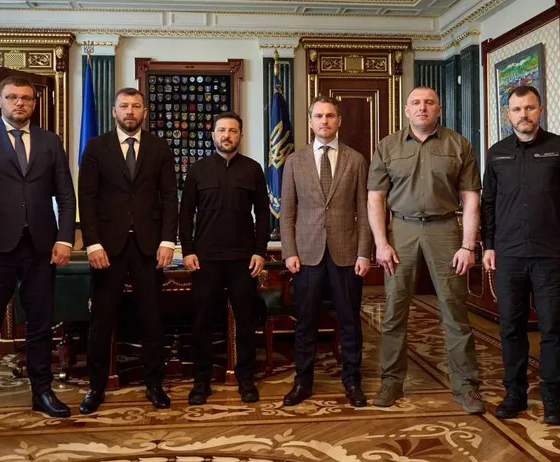 Зеленский собрал совещание после подписания скандального закона о НАБУ и САП