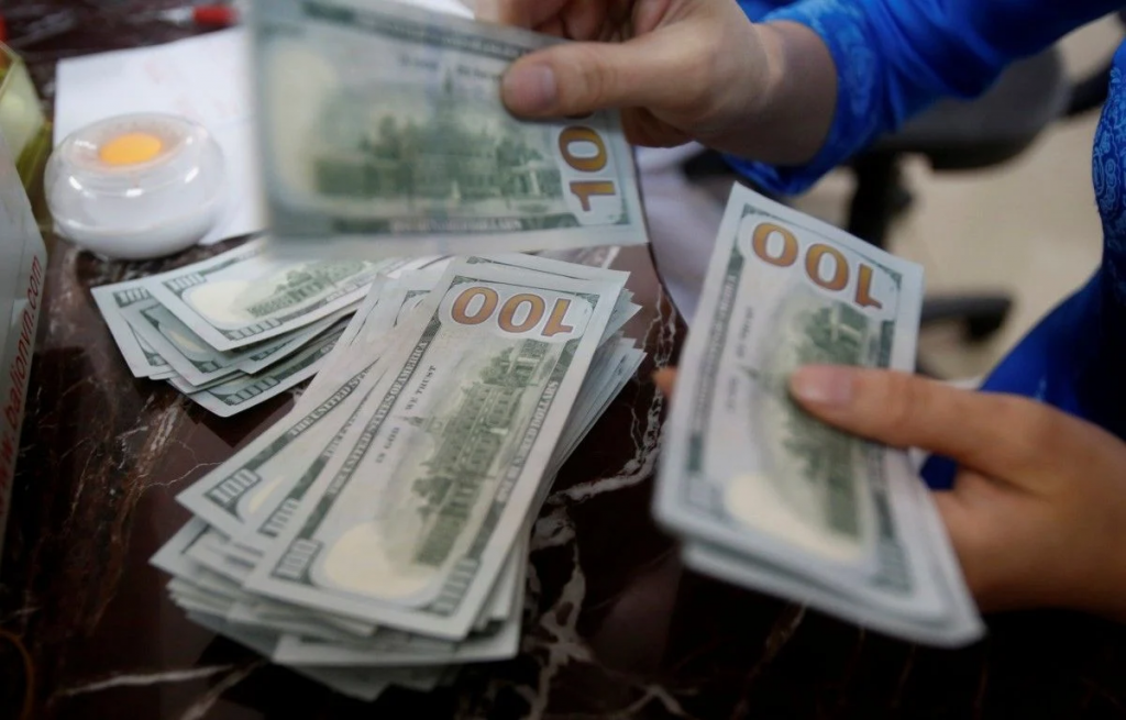 Банкир озвучил прогноз: сколько будут стоить 100 долларов в августе — что будет с валютой в Украине Банкир озвучил прогноз: сколько будут стоить 100 долларов в августе — что будет с валютой в Украине