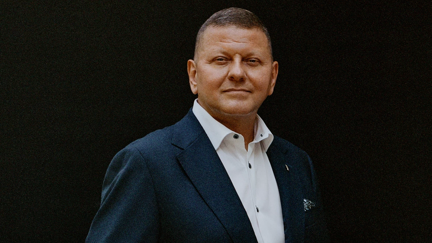 Валерий Залужный снялся для Vogue и рассказал об уроках войны в Украине
