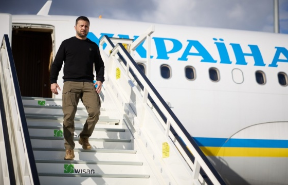 Неожиданный дипломатический акцент: что Зеленский обсуждает с Папой Римским и делегацией США в Риме