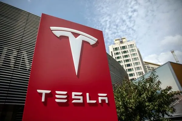 Tesla под ударом: акции рухнули после создания Маском новой партии — инвесторы не сдержали паники