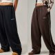 Тренд сезона – штаны Urban Outfitters: цены, самые популярные модели и где купить