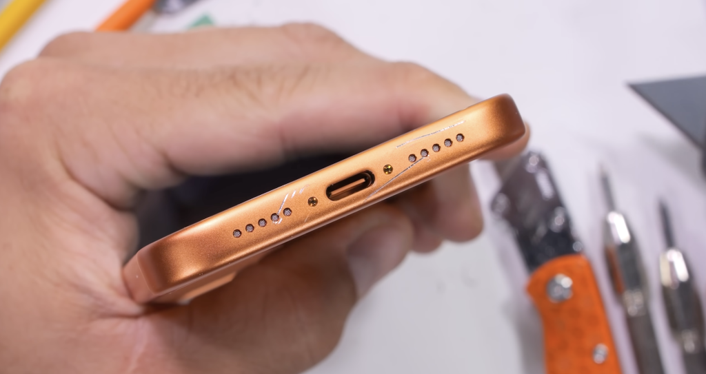 Царапины на iPhone 17 Pro: Apple дала официальное объяснение, которое вызвало новые споры