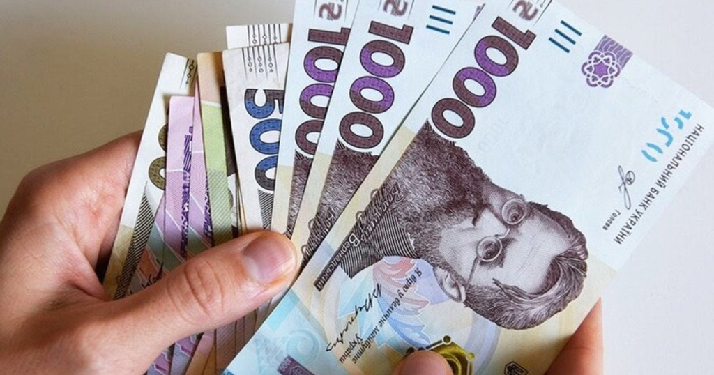Пенсии госслужащим: кто получит 60% зарплаты и какие условия действуют сейчас Пенсии госслужащим: кто получит 60% зарплаты и какие условия действуют сейчас