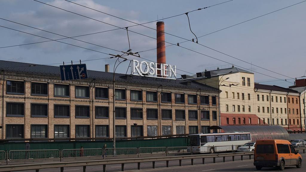 Пожар на фабрике Roshen в Киеве: официальная реакция и детали инцидента от ГСЧС Пожар на фабрике Roshen в Киеве: официальная реакция и детали инцидента от ГСЧС