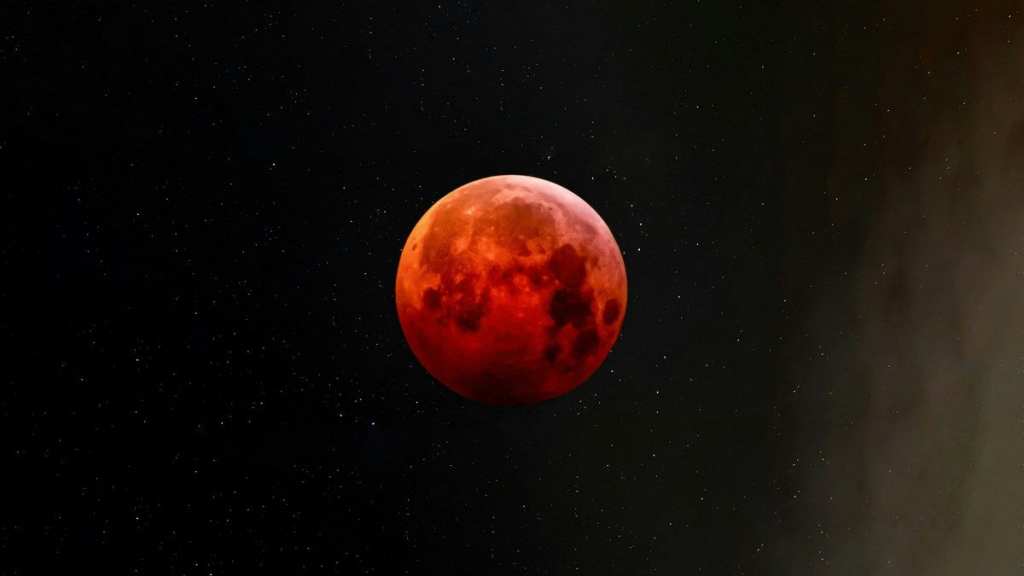 Кровавая Луна 2025: когда и где увидеть полное затмение 7 сентября и что нельзя делать