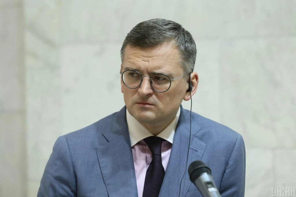 «Побег или дипломатия?» Кулеба развеял слухи о выезде из Украины в Польшу «Побег или дипломатия?» Кулеба развеял слухи о выезде из Украины в Польшу