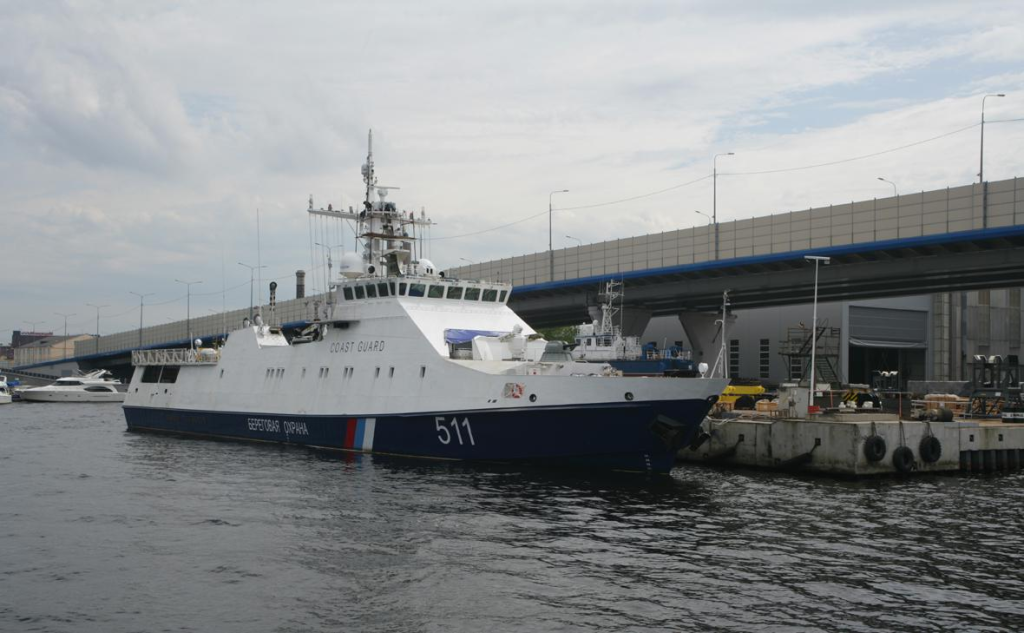 Каспийское море стало для россиян «чёрным»: дроны ударили по кораблю и платформе