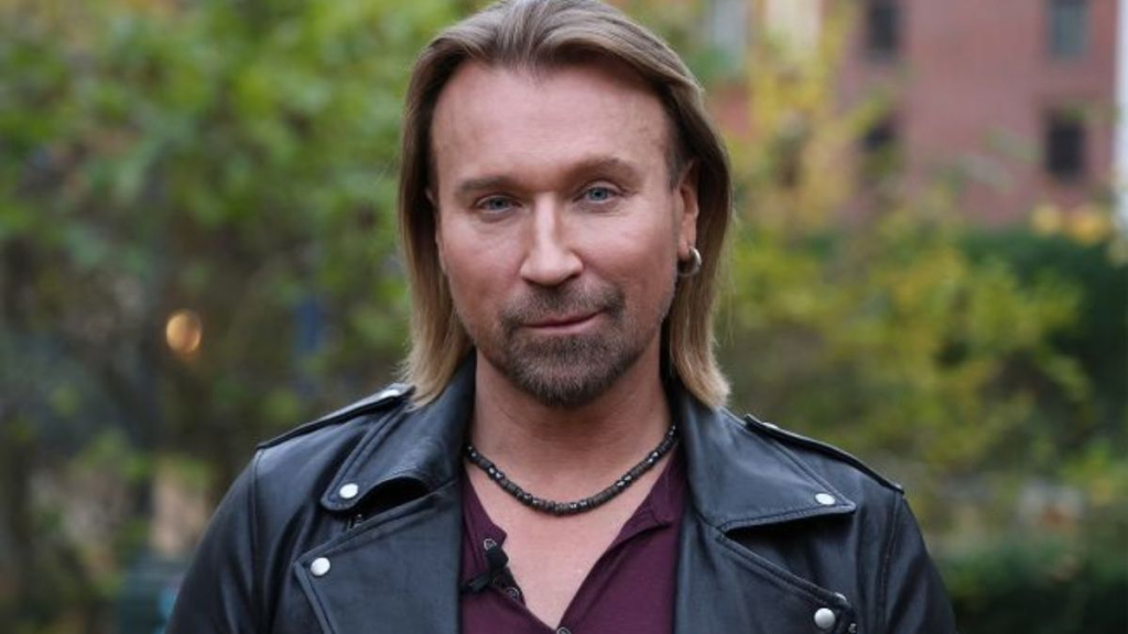 Винник со сцены в Германии призвал украинцев «простить и полюбить» россиян Винник со сцены в Германии призвал украинцев «простить и полюбить» россиян