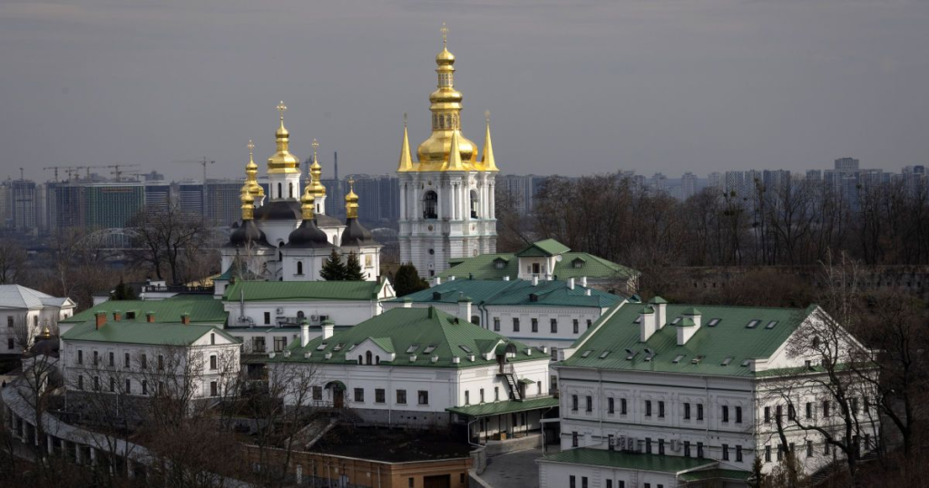 Где святить пасху в Киеве 2026: расписание освящения пасок в храмах и службах