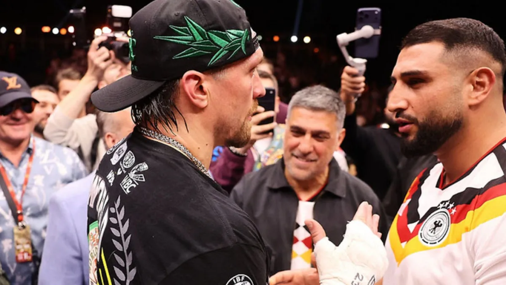 Усик получил обязательного соперника: WBC обязала чемпиона выйти на бой с Кабайелом Усик получил обязательного соперника: WBC обязала чемпиона выйти на бой с Кабайелом