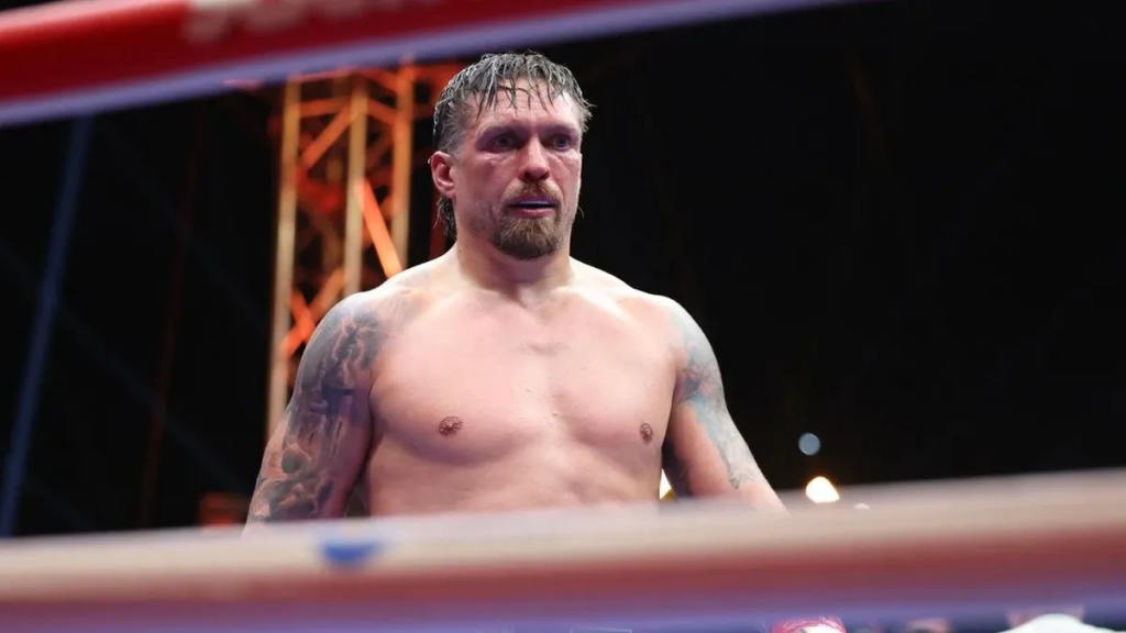Александр Усик отказался от чемпионских поясов: что заявил украинский боксер и что будет дальше Александр Усик отказался от чемпионских поясов: что заявил украинский боксер и что будет дальше
