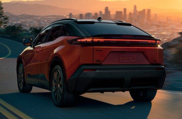 Toyota C-HR 2027 возвращается как электрокроссовер: цена, запас хода и характеристики Toyota C-HR 2027 возвращается как электрокроссовер: цена, запас хода и характеристики