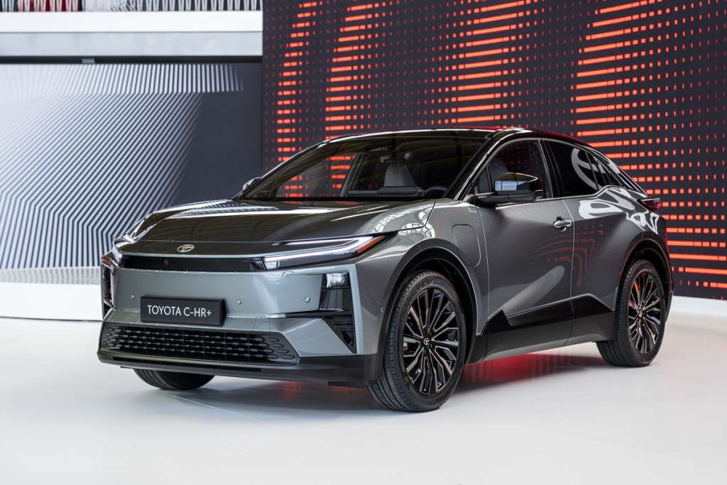 Toyota C-HR 2027 возвращается как электрокроссовер: цена, запас хода и характеристики