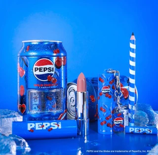 Pepsi и Glamlite представили косметику с ароматами газировки: состав коллекции и цены