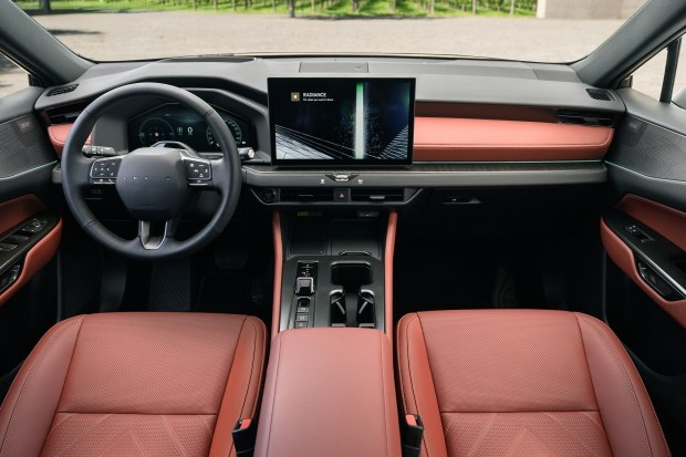 Lexus NX 2027 получил крупное обновление: новый гибрид, запас хода 100 км и дизайн