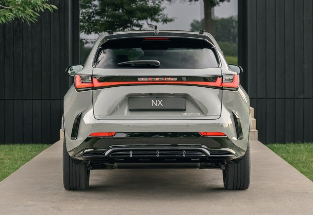Lexus NX 2027 получил крупное обновление: новый гибрид, запас хода 100 км и дизайн