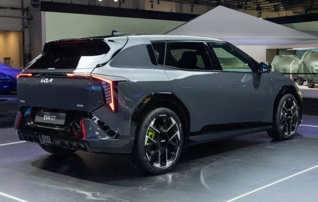 Новые Kia EV3 GT, EV4 GT и EV5 GT вышли в Европе: запас хода, цены и характеристики